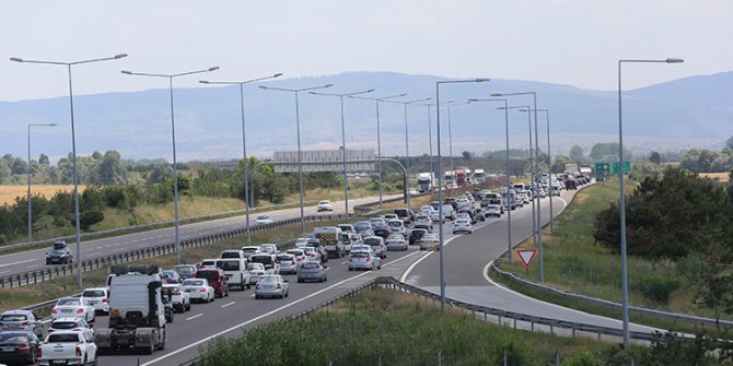 Anadolu Otoyolu'nda bayram tatili yoğunluğu devam ediyor