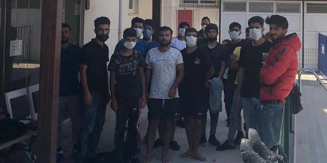 Datça'da Türk kara sularına geri itilen 26 düzensiz göçmen kurtarıldı