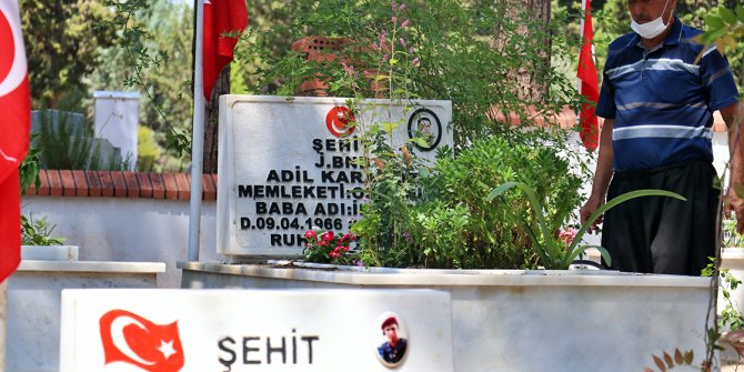 Şehitliklerde hüzünlü bayramlaşma