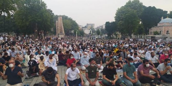Ayasofya Camii'nde bayram namazı kılındı