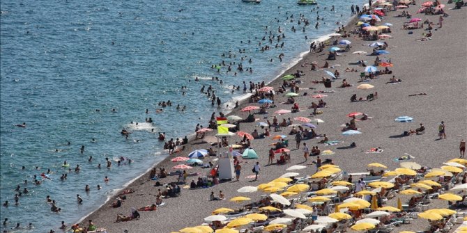 Turizm merkezlerinde bayram tatili yoğunluğu yaşanıyor