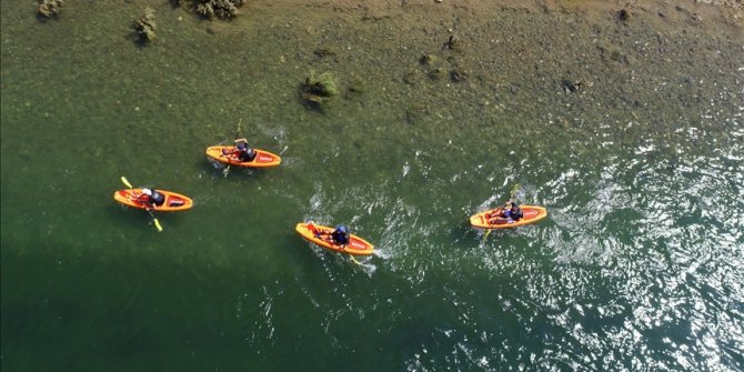 Bingöllü gençler Murat Nehri'nin sularında gelecekleri için kürek çekiyor