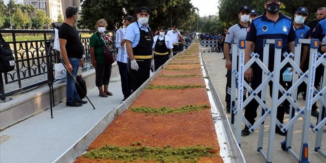 Hatay'ın anavatana katılışının 82'nci yılı 82 metrelik künefeyle kutlandı