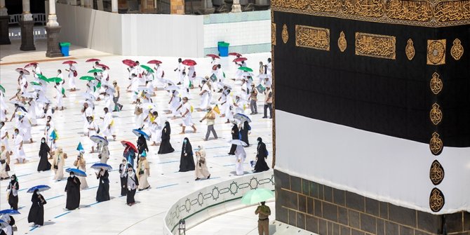 Suudi Arabistan itibarıyla umre sezonunun başladığını duyurdu