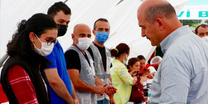 İçişleri Bakanı Süleyman Soylu Arhavi'de iş yerleri selden hasar gören esnafla bir araya geldi