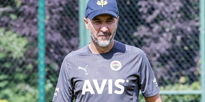 Fenerbahçe'de teknik direktör Vitor Pereira'ya doğum günü kutlaması