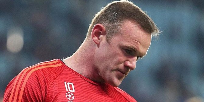 Wayne Rooney oyuncusu Jason Knight'ı sakatladı