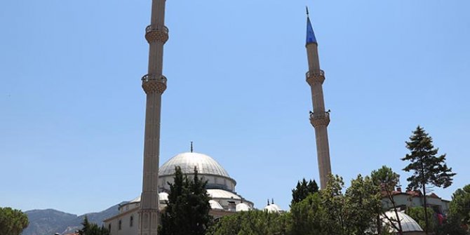Denizli'de camiyi boyayla tahrip ettiler