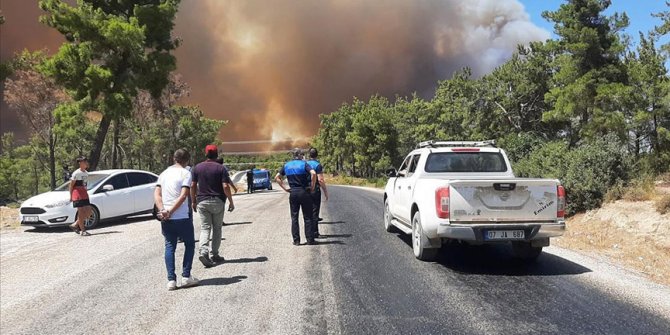Antalya Manavgat'ta 2 farklı noktada yangın çıktı! Vatandaşlar seferber oldu