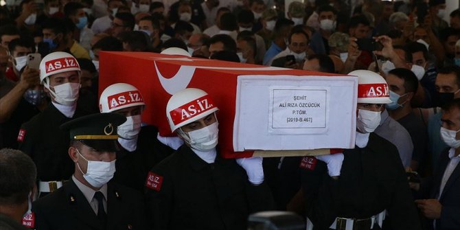 Pençe Harekatı bölgesinde şehit olan Teğmen Özcücük ile Uzman Çavuş Güçlüer son yolculuklarına uğurlandı