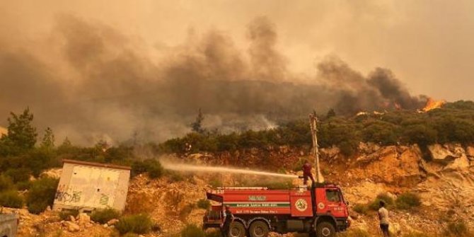 Mersin Aydıncık'taki orman yangını ikinci gününde 