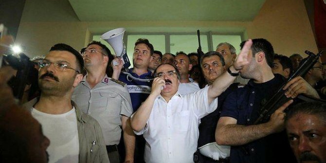 Eski Sakarya Valisi Hüseyin Avni Coş, hayatını kaybetti