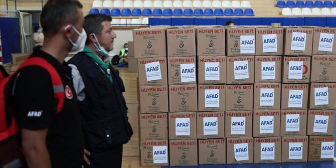 Yangınlardan etkilenen 5 ilde nakdi yardım, beslenme ve barınma faaliyetleri aralıksız sürüyor