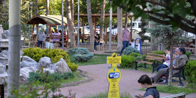 Sıcak havalarda parklara yoğun ilgi 