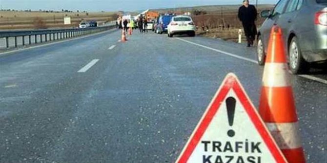 Erzincan'da yolcu otobüsü tıra çarptı: 26 yaralı