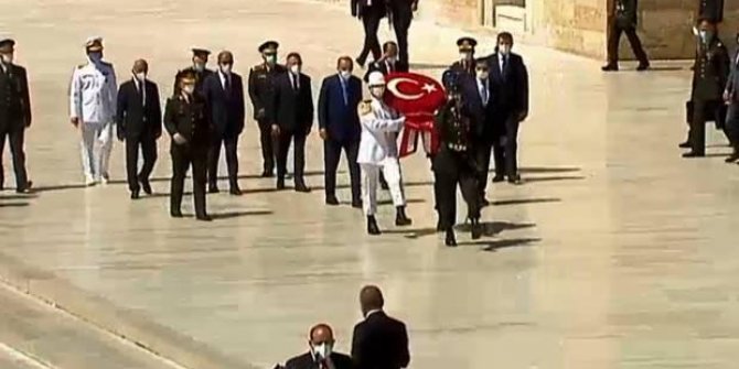 Erdoğan ve YAŞ üyeleri Anıtkabir'de