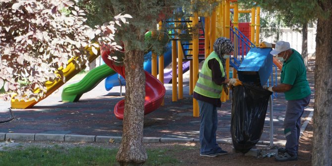 Parklarda mıntıka temizliği