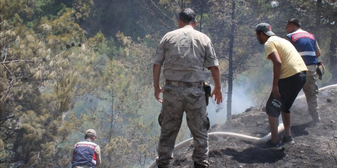 2 söndürme helikopteri ve 5 arazözle müdahale ediliyor