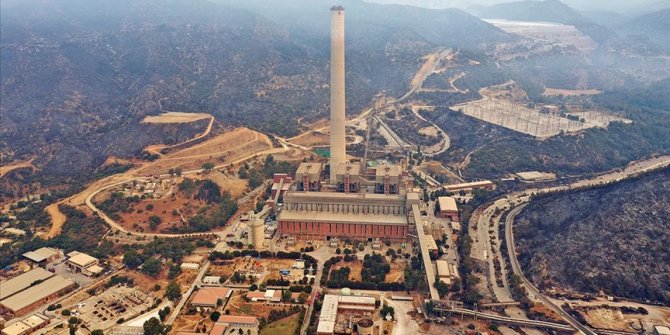 Korkulan olmadı: Yangın ana binaya sıçramadan kontrol altına alındı