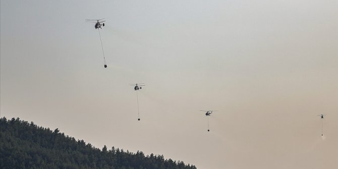 Saatte 30 ton su: Devam eden yangınlarında 51 helikopter görev yapıyor