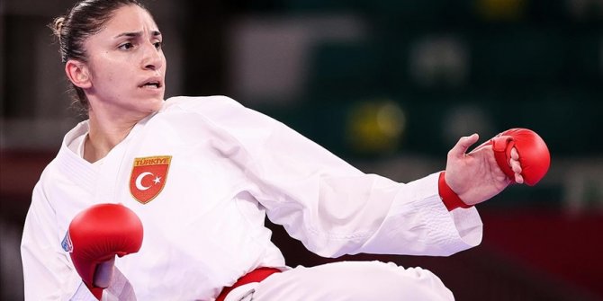 Milli karateci Merve Çoban Tokyo 2020'de yarı finale çıkarak olimpiyat madalyasını garantiledi