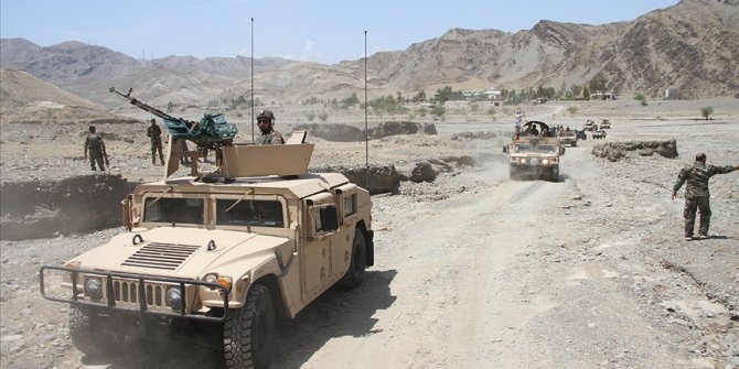 Afganistan'da Taliban ilk kez bir vilayet merkezini ele geçirdi