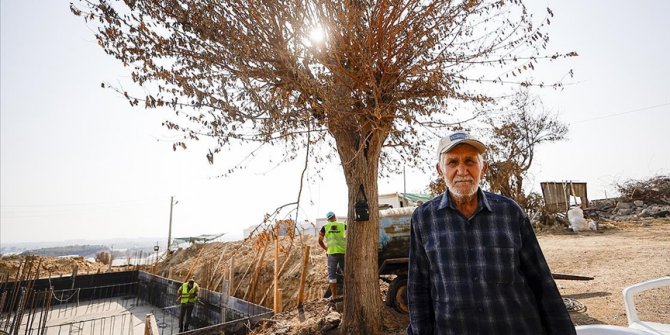 Yanan evinin bir odasında yaşayan çiftin yeni konutunun temeli atıldı
