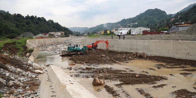 Rize'deki sel ve heyelanda kaybolan 2 kişiyi arama çalışmaları devam ediyor