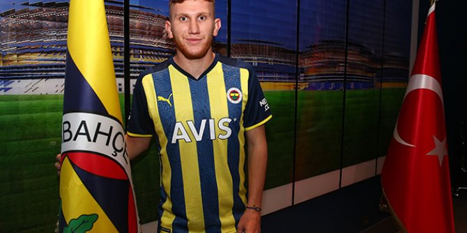 Fenerbahçe, Burak Kapacak ile 5 yıllık anlaşma imzaladı