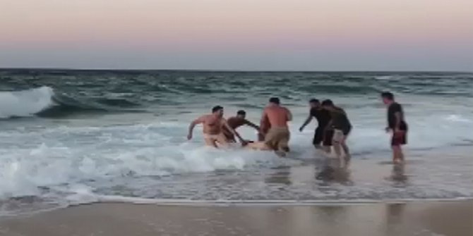 Karaburun'da denize giren adam boğuldu