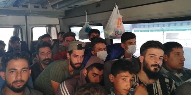 14 kişilik minibüsten 28'si kaçak 30 Suriyeli çıktı