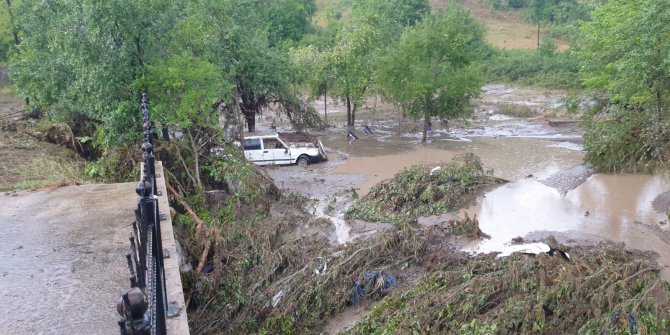 Azdavay'da sağanak sele neden oldu