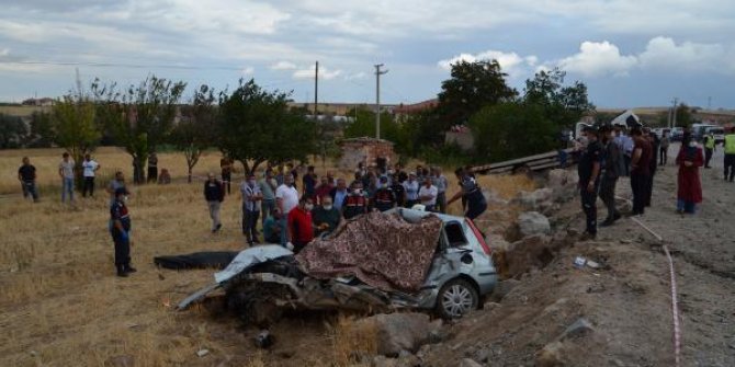 Oto çekiciyle çarpışan otomobildeki 2 kardeş öldü, 1 kişi yaralandı