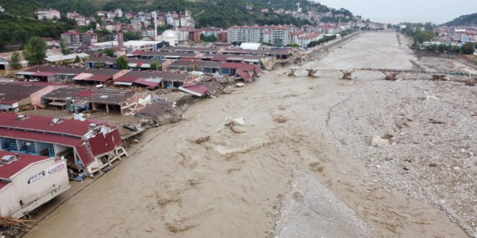Ayancık ilçesinde selin yol açtığı tahribat drone ile görüntülendi