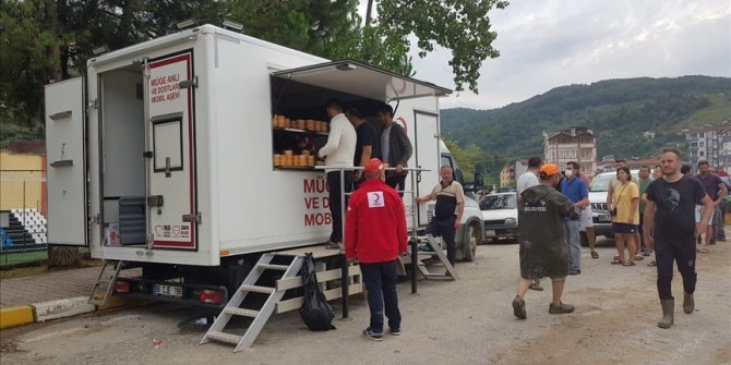 Türk Kızılay, Batı Karadeniz'de sıcak yemek dağıtmaya başladı