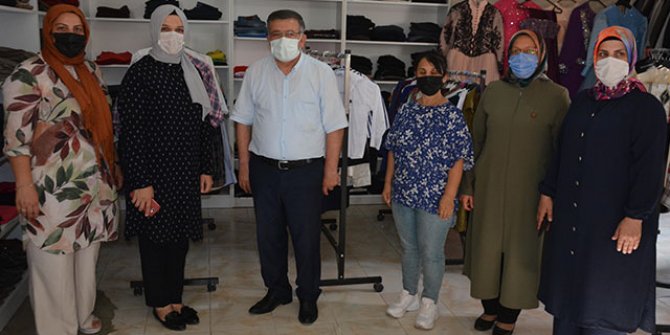 Muhtarın projesiyle 2,5 yılda 5 bin ihtiyaç sahibini giydirdiler