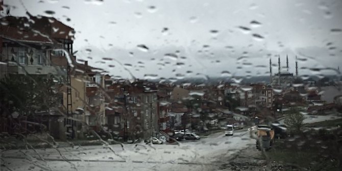 Meteoroloji uyarmıştı! İstanbul'da sağanak yağış başladı