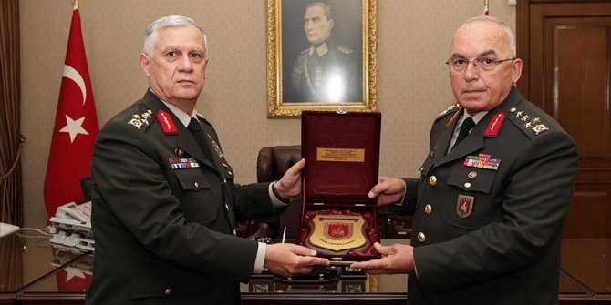 Kara Kuvvetleri Komutanlığında devir teslim töreni düzenlendi