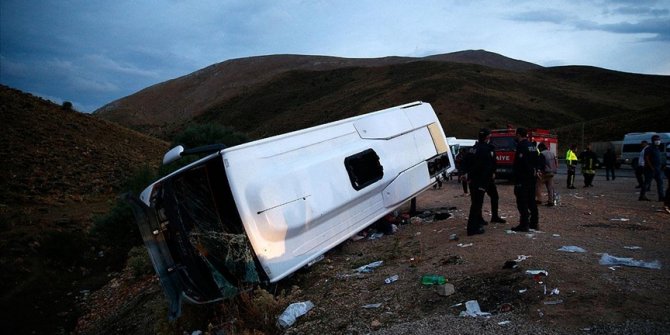 Kayseri'de midibüs şarampole devrildi: 29 yaralı