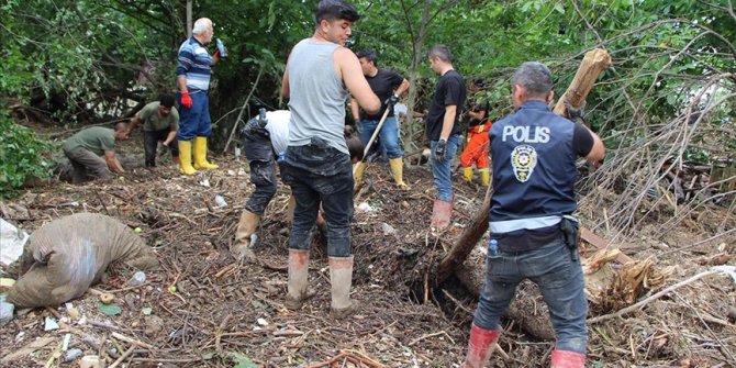 Kastamonu'da babasının yanında sele kapılan Rabia Aydemir'i arama çalışmaları sürüyor