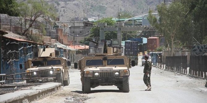 Afganistan'da 2 vilayet merkezi Taliban kontrolüne geçti