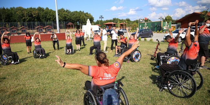 Bakan Kasapoğlu, paralimpik sporcuları ziyaret etti