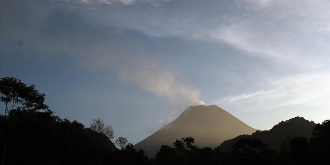 Endonezya'daki Merapi Yanardağı'nda volkanik hareketlilik