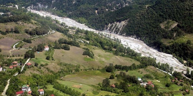 Kastamonu'da selden zarar gören ilçe ve köylere elektrik verilmeye başlandı