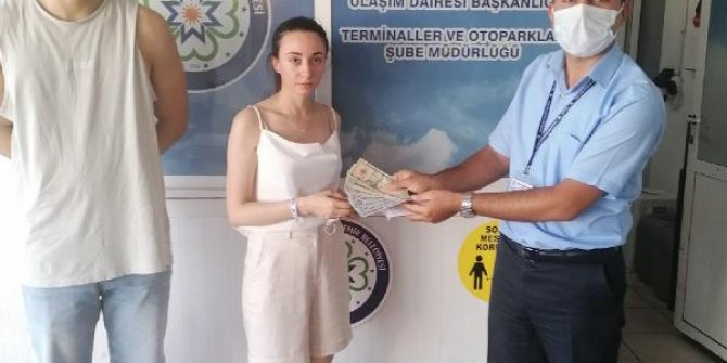 Otobüs şoförü, Rus turistin unuttuğu bin 210 doları teslim etti