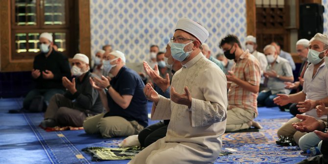 Diyanet İşleri Başkanı Ali Erbaş'tan önemli uyarı: Fitne, ihanet, tefrikaya karşı uyanık olmalıyız