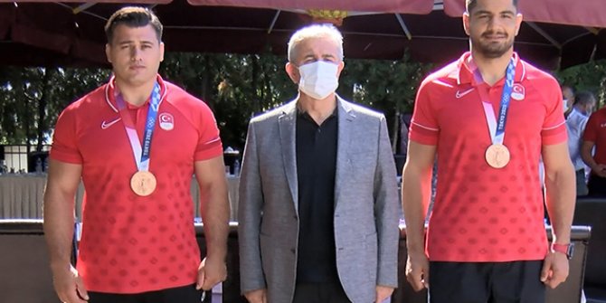 Mansur Yavaş olimpiyatta mücadele eden sporcularla bir araya geldi