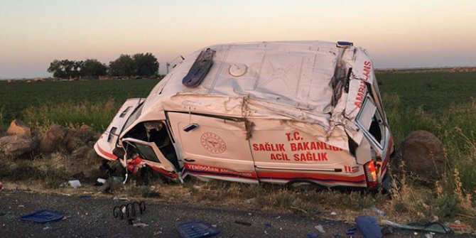 Şanlıurfa’da ambulans devrildi