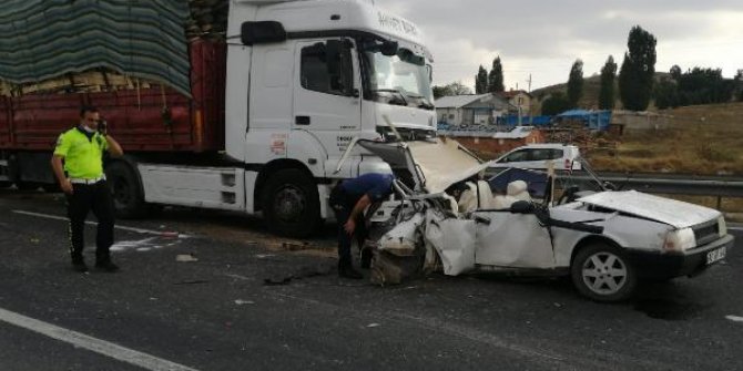 Bozüyük'te TIR, otomobile çarptı: 1 ölü, 2 yaralı