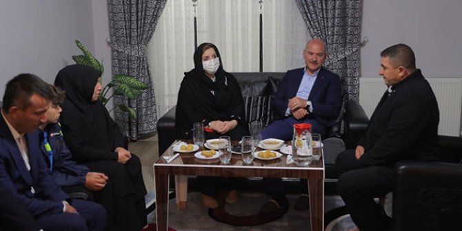 Bakan Soylu, Emirhan Yalçın'ın ailesini ziyaret etti